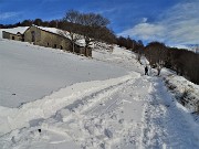 26 Passaggio a cascina prima di entrare nel bosco di faggeta